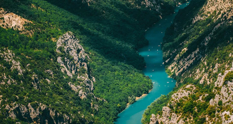 Les meilleures sorties en lac et rivière à faire en semi-rigide en France